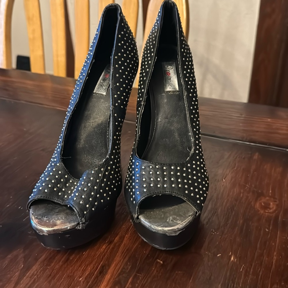 Well loved sexy heels missing gemstone on one shoe underneath